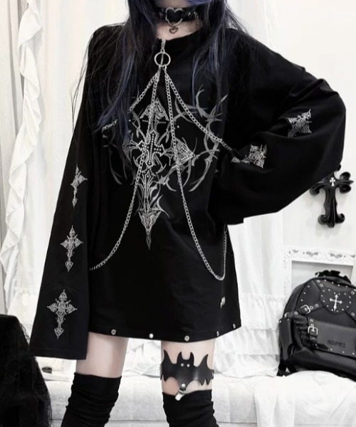 NOVESSEL(ノベセル)の「『AOSPACE/アオスペース』チェーン付きクロスプリントL/S Tee(Tシャツ/カットソー・レディース・ブラック/グレー・FREE)」の3枚目の写真