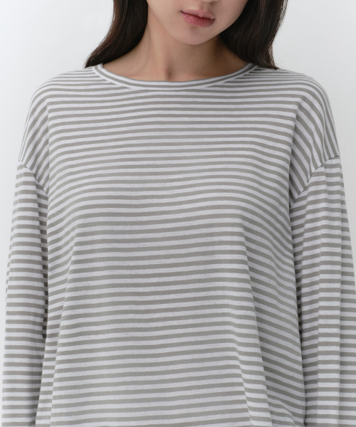 MUSINSA STANDARD WOMAN（ムシンサスタンダードウーマン）の「ウィメンズCRストライプリラックスド長袖Tシャツ[ライトグレー]（Tシャツ/カットソー・レディース・その他・MEDIUM/LARGE/X-SMALL/SMALL）」の4枚目の写真