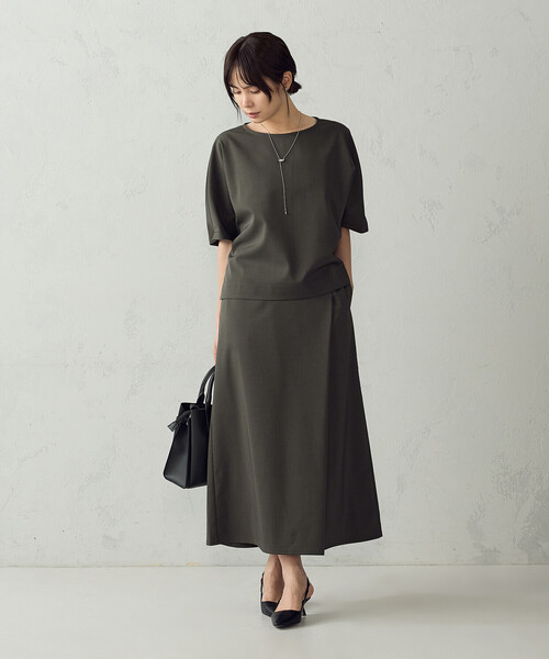 COMME CA ISM(コムサイズム)の「マイクロツイル Tブラウス / セットアップ対応(シャツ/ブラウス・レディース・ブラウン/チャコール・FREE)」の3枚目の写真