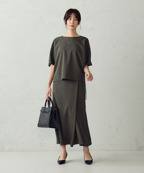 COMME CA ISM(コムサイズム)の「マイクロツイル Tブラウス / セットアップ対応(シャツ/ブラウス・レディース・ブラウン/チャコール・FREE)」の4枚目の写真