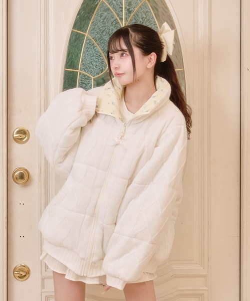 Pal elfy（パルエルフィー）の「ケーブル小花柄リバーシブル中綿（テーラードジャケット・レディース・ピンク/オフホワイト・フリー）」の4枚目の写真