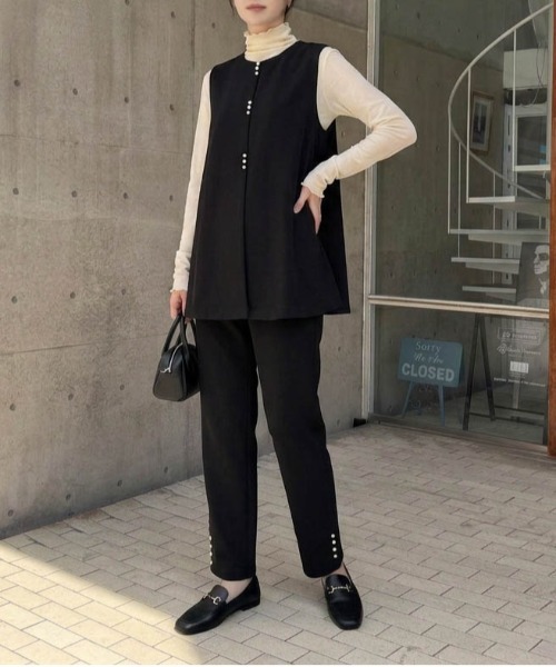 AMELY(エミリー)の「パールボタン/ノースリーブトップス/テーパードパンツ/セットアップ(セットアップ・レディース・ブラック/ブラウン・フリー)」の7枚目の写真