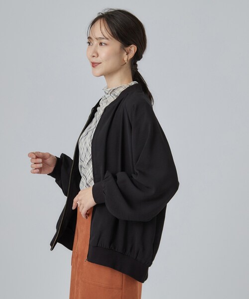 SHOO・LA・RUE(シューラルー)の「【S-LL】洗濯後しわになりにくい 麻調リブブルゾン(ブルゾン・レディース・ブラック/ライトベージュ/ブラウン系その他・01/02/03/04)」の5枚目の写真
