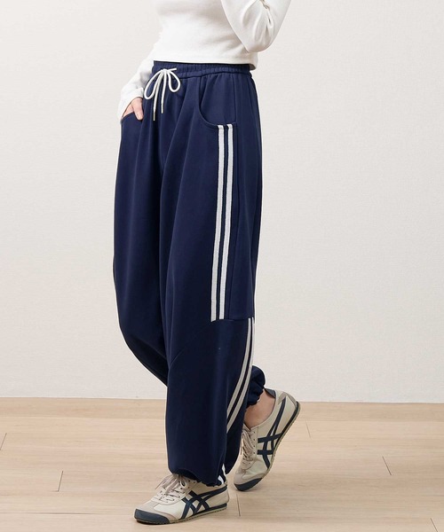 .WORKS(ドットワークス)の「2本ラインカーブスエットパンツ スウェット 裏毛(スウェットパンツ・レディース・ブラック/グレー/ネイビー・M/L)」の16枚目の写真