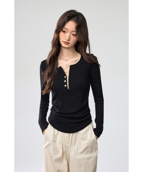 Bifrost(ビフレスト)の「配色切り替えボタン付きカットソー(Tシャツ/カットソー・レディース・ブラック/ボルドー・FREE)」の4枚目の写真
