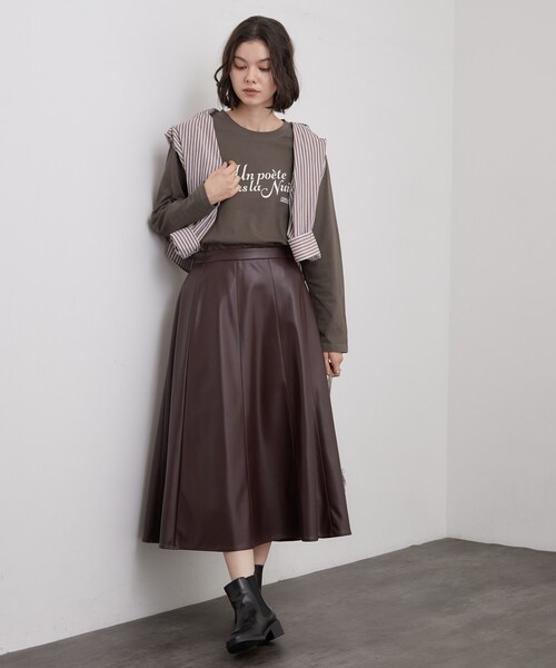 OPAQUE.CLIP(オペークドットクリップ)の「ロゴアソートロングTシャツ【洗濯機OK】(Tシャツ/カットソー・レディース・ホワイト/ブラウン系その他/ライトベージュ・00)」の9枚目の写真