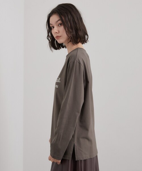 OPAQUE.CLIP(オペークドットクリップ)の「ロゴアソートロングTシャツ【洗濯機OK】(Tシャツ/カットソー・レディース・ホワイト/ブラウン系その他/ライトベージュ・00)」の17枚目の写真