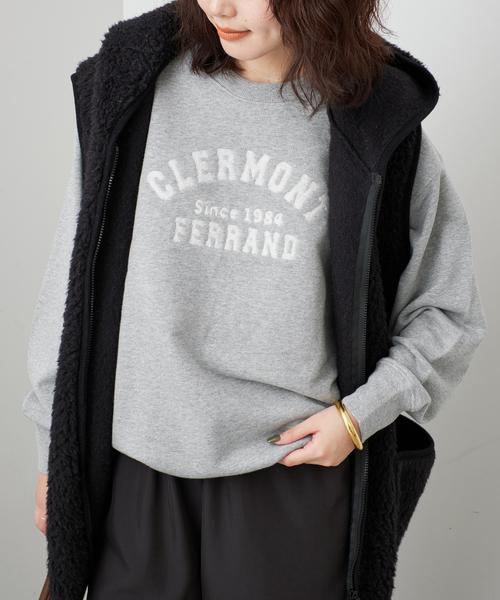 +81BRANCA(ハチイチブランカ)の「+81 BRANCA/ハチイチブランカ ロゴスウェット(スウェット・レディース・アイボリー/レッド/グレー/ブラウン・FREE)」の1枚目の写真