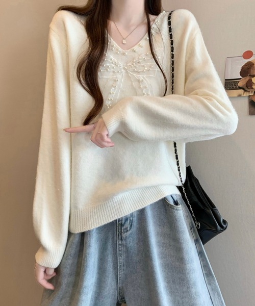 LUCPY(ラクピー)の「パールリボンVネックニットプルオーバー(その他トップス・レディース・レッド/ブラック/ホワイト・FREE)」の5枚目の写真