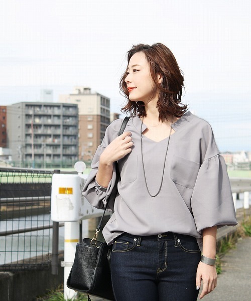 reca(レカ)の「【reca大人気アイテム】大人Vネックバルーンスリーブブラウス(シャツ/ブラウス・レディース・ネイビー/ラベンダー/シルバー系その他/ブラック/オフホワイト/ダークグリーン/ボルドー/キャメル・FREE)」の8枚目の写真