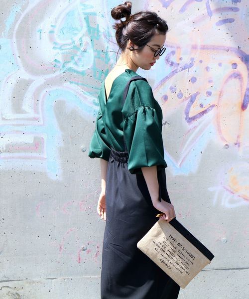 reca(レカ)の「【reca大人気アイテム】大人Vネックバルーンスリーブブラウス(シャツ/ブラウス・レディース・ネイビー/ラベンダー/シルバー系その他/ブラック/オフホワイト/ダークグリーン/ボルドー/キャメル・FREE)」の1枚目の写真