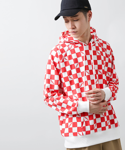 WEGO(ウィゴー)の「WEGO/チェッカー総柄プルパーカー(パーカー・メンズ・レッド/ブラック・MEDIUM/LARGE)」の2枚目の写真