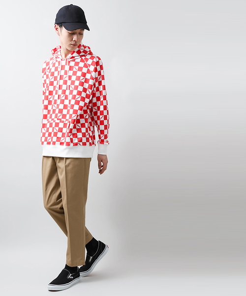 WEGO(ウィゴー)の「WEGO/チェッカー総柄プルパーカー(パーカー・メンズ・レッド/ブラック・MEDIUM/LARGE)」の4枚目の写真