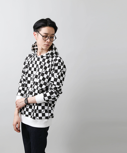 WEGO(ウィゴー)の「WEGO/チェッカー総柄プルパーカー(パーカー・メンズ・レッド/ブラック・MEDIUM/LARGE)」の6枚目の写真