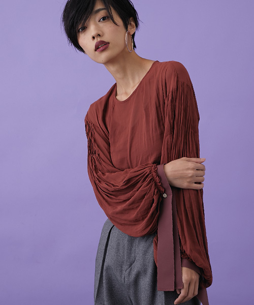 STUDIOUS(ステュディオス)の「マイクロシフォンボリュームスリーブブラウス(シャツ/ブラウス・レディース・ホワイト/ネイビー/バーガンディー・1/0)」の3枚目の写真