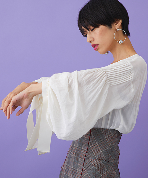 STUDIOUS(ステュディオス)の「マイクロシフォンボリュームスリーブブラウス(シャツ/ブラウス・レディース・ホワイト/ネイビー/バーガンディー・1/0)」の4枚目の写真