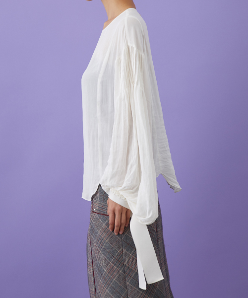 STUDIOUS(ステュディオス)の「マイクロシフォンボリュームスリーブブラウス(シャツ/ブラウス・レディース・ホワイト/ネイビー/バーガンディー・1/0)」の7枚目の写真