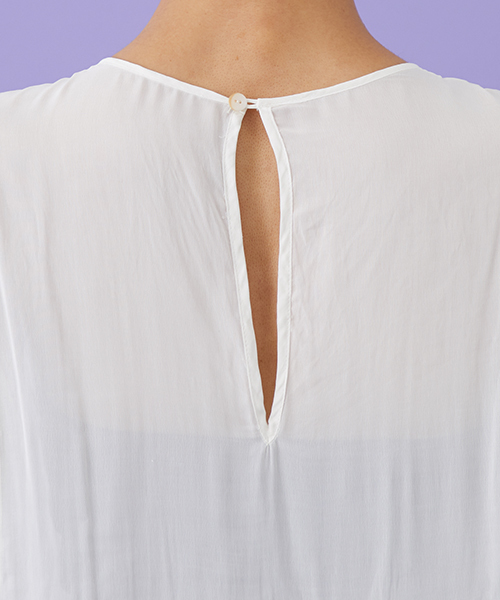 STUDIOUS(ステュディオス)の「マイクロシフォンボリュームスリーブブラウス(シャツ/ブラウス・レディース・ホワイト/ネイビー/バーガンディー・1/0)」の10枚目の写真