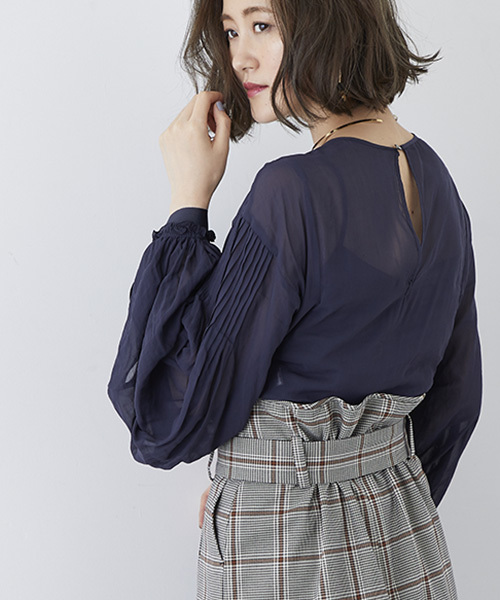 STUDIOUS(ステュディオス)の「マイクロシフォンボリュームスリーブブラウス(シャツ/ブラウス・レディース・ホワイト/ネイビー/バーガンディー・1/0)」の11枚目の写真