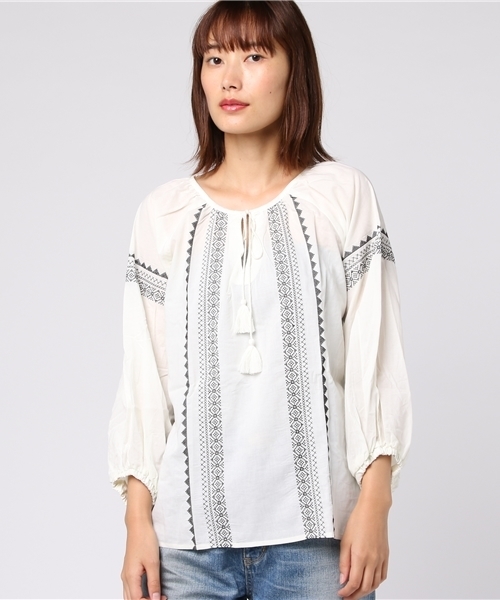 earth music&ecology（アースミュージックアンドエコロジー）の「刺繍ペザントブラウス（シャツ/ブラウス・レディース・マスタード/ネイビー/レッド/ブラウン/アイボリー/カーキ・FREE）」の14枚目の写真