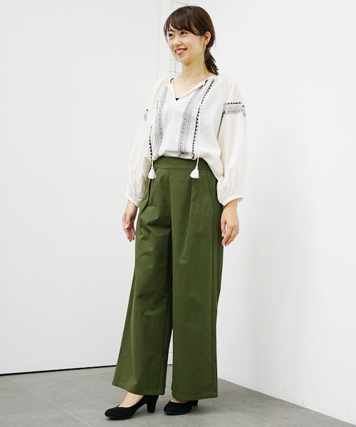 earth music&ecology（アースミュージックアンドエコロジー）の「刺繍ペザントブラウス（シャツ/ブラウス・レディース・マスタード/ネイビー/レッド/ブラウン/アイボリー/カーキ・FREE）」の15枚目の写真