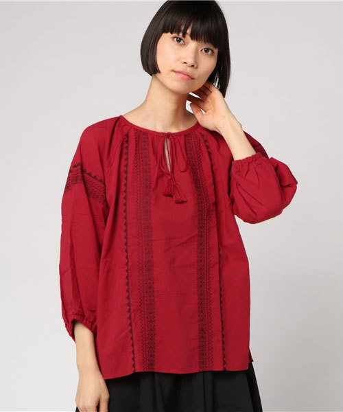 earth music&ecology（アースミュージックアンドエコロジー）の「刺繍ペザントブラウス（シャツ/ブラウス・レディース・マスタード/ネイビー/レッド/ブラウン/アイボリー/カーキ・FREE）」の6枚目の写真