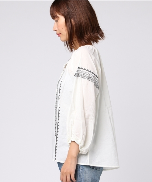 earth music&ecology（アースミュージックアンドエコロジー）の「刺繍ペザントブラウス（シャツ/ブラウス・レディース・マスタード/ネイビー/レッド/ブラウン/アイボリー/カーキ・FREE）」の12枚目の写真