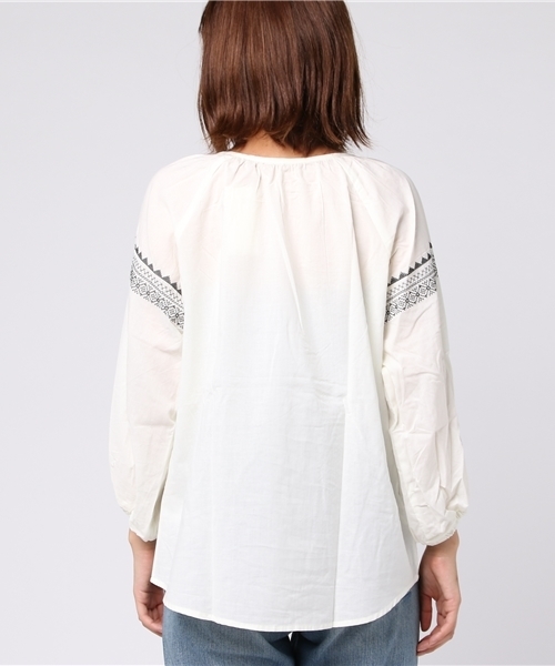 earth music&ecology（アースミュージックアンドエコロジー）の「刺繍ペザントブラウス（シャツ/ブラウス・レディース・マスタード/ネイビー/レッド/ブラウン/アイボリー/カーキ・FREE）」の13枚目の写真