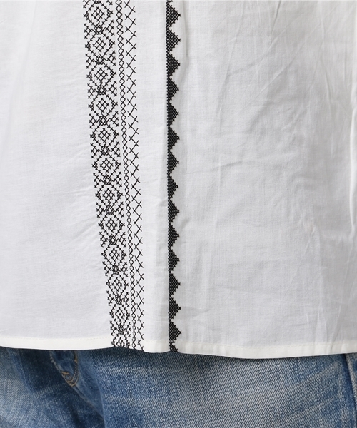 earth music&ecology（アースミュージックアンドエコロジー）の「刺繍ペザントブラウス（シャツ/ブラウス・レディース・マスタード/ネイビー/レッド/ブラウン/アイボリー/カーキ・FREE）」の9枚目の写真