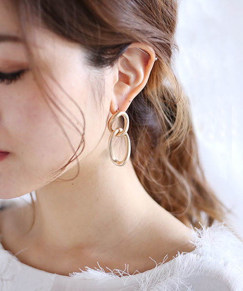 Bou Jeloud(ブージュルード)の「【WEB限定】マットメタルダブルピアス(ピアス(両耳用)・レディース・シルバー/ゴールド・FREE)」の4枚目の写真