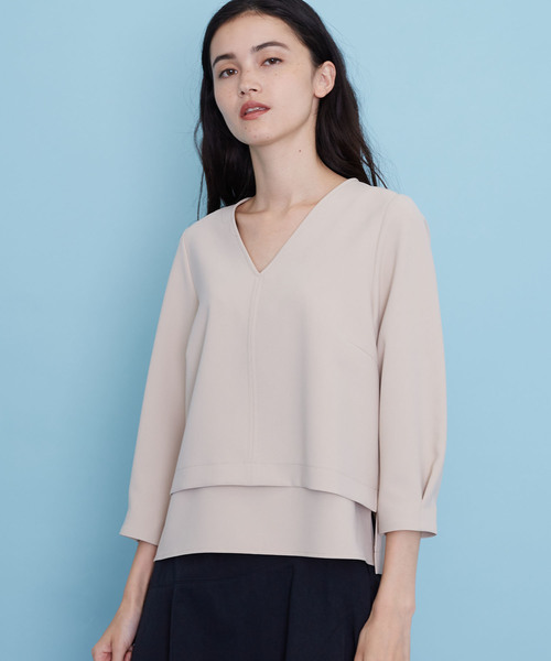 UNITED TOKYO（ユナイテッドトウキョウ）の「ヘムレイヤードVネックブラウス（シャツ/ブラウス・レディース・ホワイト/ブラック/グリーン/アイボリー・1）」の4枚目の写真