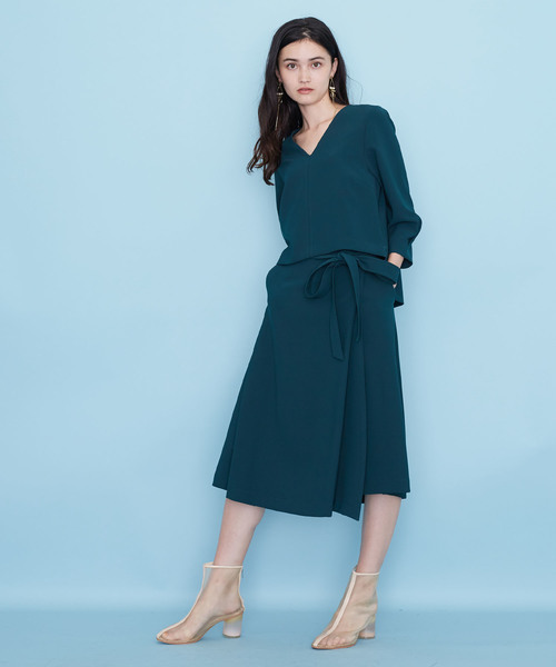 UNITED TOKYO（ユナイテッドトウキョウ）の「ヘムレイヤードVネックブラウス（シャツ/ブラウス・レディース・ホワイト/ブラック/グリーン/アイボリー・1）」の7枚目の写真