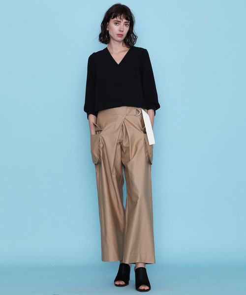 UNITED TOKYO（ユナイテッドトウキョウ）の「ヘムレイヤードVネックブラウス（シャツ/ブラウス・レディース・ホワイト/ブラック/グリーン/アイボリー・1）」の11枚目の写真