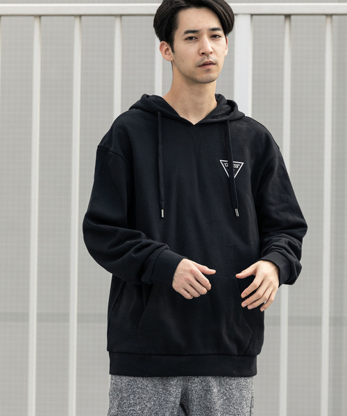 Guess（ゲス）の「GUESS/ゲス L/SLV HOODIES トライアングルロゴパッチ プルオーバーパーカー（パーカー・メンズ・グリーン/ブラック/グレー・M/L/XL）」の9枚目の写真