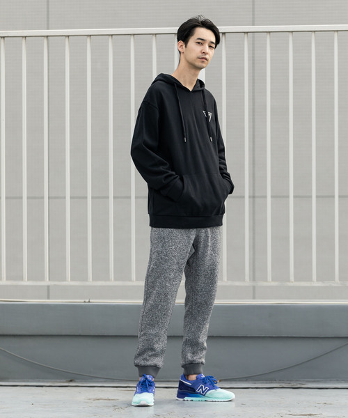 Guess（ゲス）の「GUESS/ゲス L/SLV HOODIES トライアングルロゴパッチ プルオーバーパーカー（パーカー・メンズ・グリーン/ブラック/グレー・M/L/XL）」の7枚目の写真