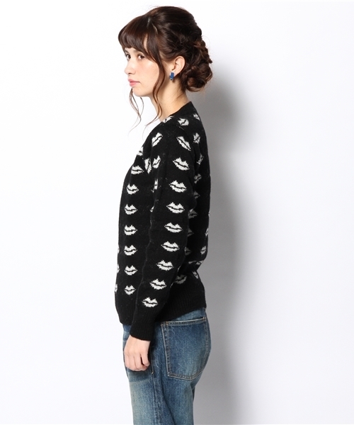 Ray BEAMS（レイビームス）の「Ce Forsyth / リップ柄ニット（ニット/セーター・レディース・ブラック/レッド・ONE SIZE）」の4枚目の写真