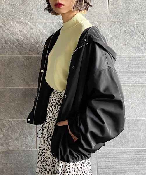 PAGEBOY（ページボーイ）の「ハイネックボリュームニットSS（ニット/セーター・レディース・ベージュ/オフホワイト/ブルー系その他/レモンイエロー/ブラック・FREE）」の6枚目の写真