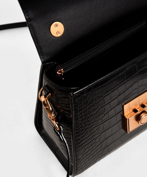 CHARLES & KEITH（チャールズ & キース）の「クロックエフェクト ストラクチャード スカルプチャーバッグ / Croc-Effect Structured Sculptural Bag（ハンドバッグ・レディース・ブラック/クリーム/イエロー/ベビーピンク・S）」の8枚目の写真