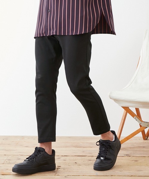 MONO-MART（モノマート）の「カツラギ素材 テーパード アンクルストレッチ チノパンツ（チノパンツ・メンズ・ブラック/ダークブラウン/ベージュ/アイボリー/オリーブ/ネイビー/グレー系その他2/チャコール/ライトベージュ/ブルー系その他/ワイン/グレー系その他・S/M/L/XL）」の3枚目の写真