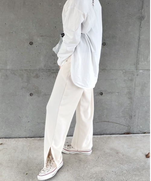 ulu(ウル)の「Sweat relax wide pants(その他パンツ・レディース・ブラック/アイボリー・FREE)」の1枚目の写真