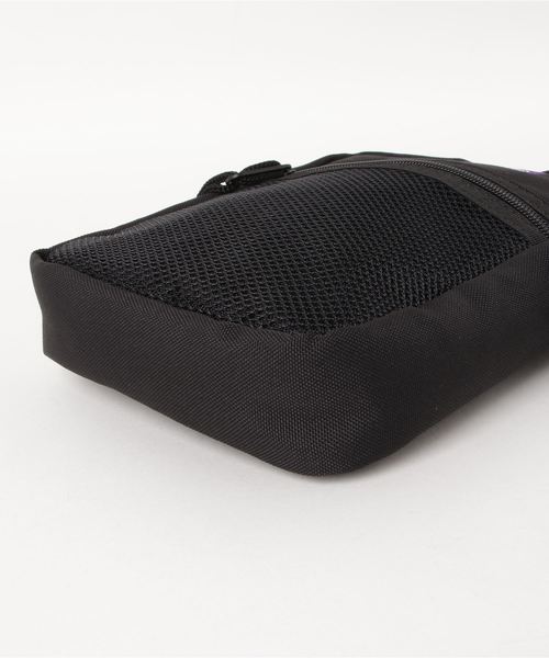 BEN DAVIS（ベンデイビス）の「《BEN DAVIS》VERTICAL SHOULDER（ショルダーバッグ・メンズ・ブラック×ブラック/ブラック×パープル/ブラック×レッド/ブラック×イエロー・FREE）」の5枚目の写真
