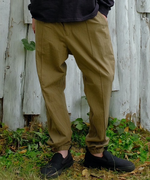 VIRGOwearworks（ヴァルゴウェアワークス）の「Relaxed uniform jogger pants（スラックス・メンズ・チャコールグレー/ブラック/ベージュ・2/4/3）」の2枚目の写真