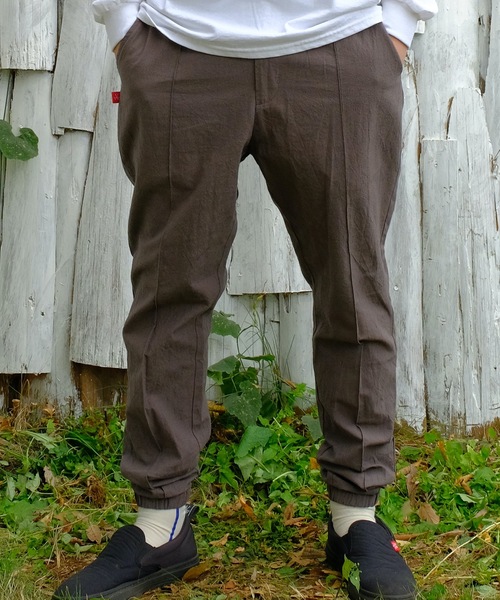VIRGOwearworks(ヴァルゴウェアワークス)の「Relaxed uniform jogger pants(スラックス)」|チャコールグレー