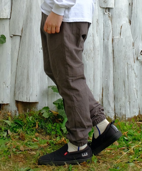 VIRGOwearworks（ヴァルゴウェアワークス）の「Relaxed uniform jogger pants（スラックス・メンズ・チャコールグレー/ブラック/ベージュ・2/4/3）」の17枚目の写真