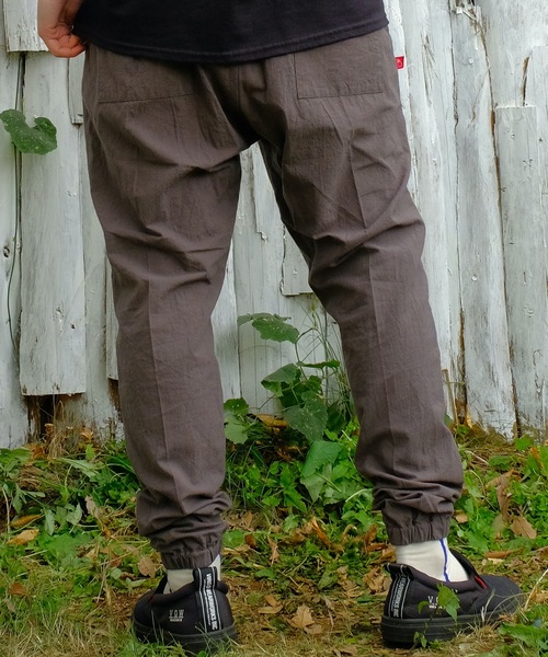 VIRGOwearworks（ヴァルゴウェアワークス）の「Relaxed uniform jogger pants（スラックス・メンズ・チャコールグレー/ブラック/ベージュ・2/4/3）」の18枚目の写真