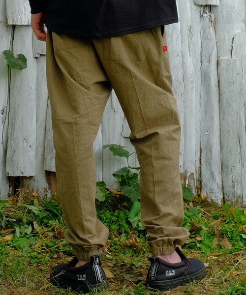VIRGOwearworks（ヴァルゴウェアワークス）の「Relaxed uniform jogger pants（スラックス・メンズ・チャコールグレー/ブラック/ベージュ・2/4/3）」の4枚目の写真