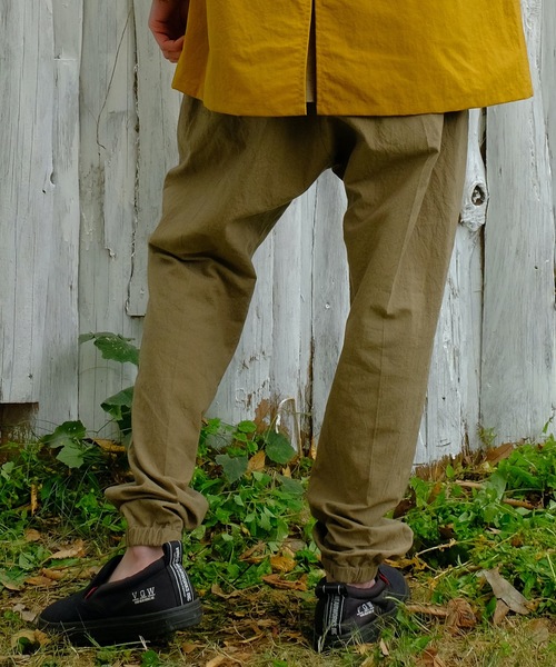 VIRGOwearworks（ヴァルゴウェアワークス）の「Relaxed uniform jogger pants（スラックス・メンズ・チャコールグレー/ブラック/ベージュ・2/4/3）」の5枚目の写真