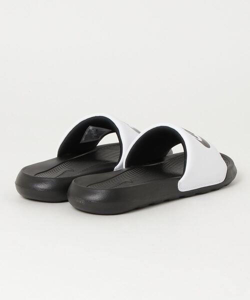 NIKE(ナイキ)の「ナイキ NIKE ナイキ ヴィクトリー ワン スライド(サンダル・メンズ・ブラック×ブラック・27.0cm/28.0cm/25.0cm/26.0cm/24.0cm/29.0cm)」の2枚目の写真