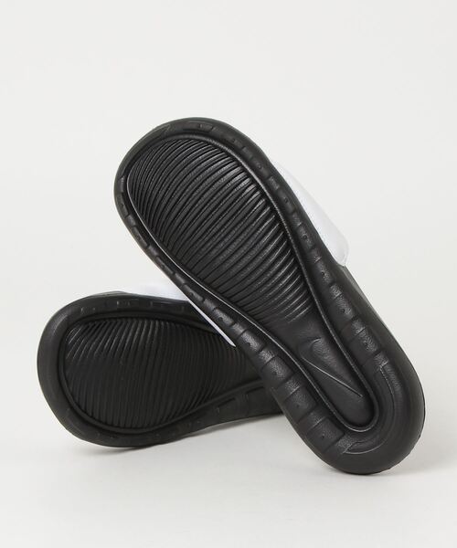 NIKE(ナイキ)の「ナイキ NIKE ナイキ ヴィクトリー ワン スライド(サンダル・メンズ・ブラック×ブラック・27.0cm/28.0cm/25.0cm/26.0cm/24.0cm/29.0cm)」の3枚目の写真