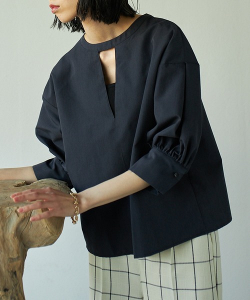 VACANCY（ヴァカンシー）の「2wayハーフスリーブブラウス（シャツ/ブラウス・レディース・ホワイト/ネイビー/グリーン/ブラウン・FREE）」の4枚目の写真